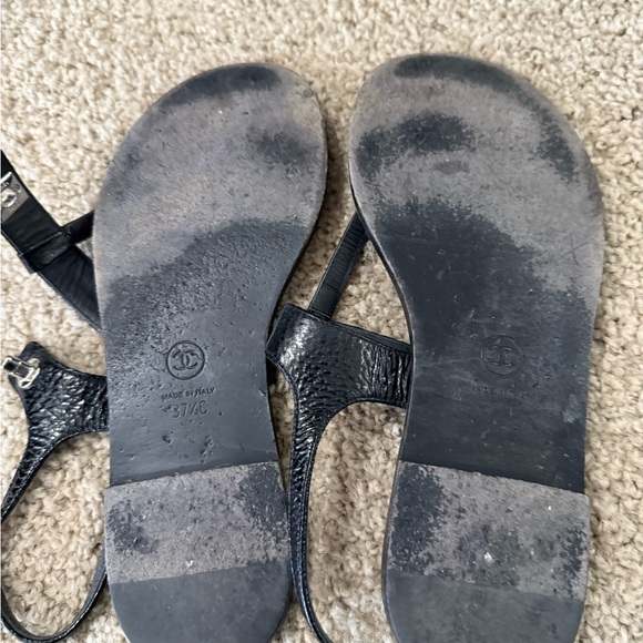 Chanel 18P Patent Kiss Lock Turn Lock Sandals EXTREMELY RARE - Picture 4 of 5